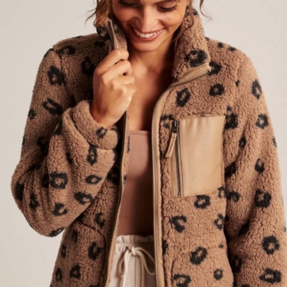 NWT Abercrombie Sherpa in Medium